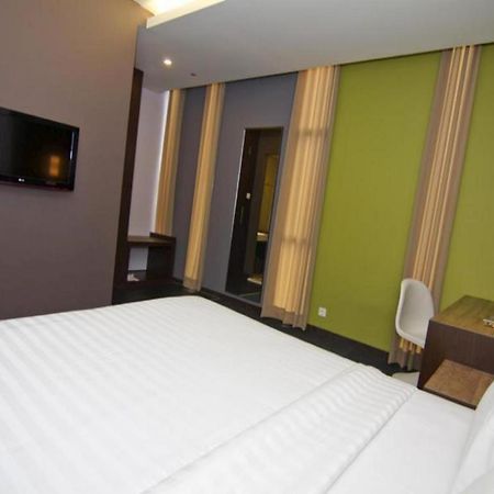 Plan B Hotel Padang  Eksteriør bilde