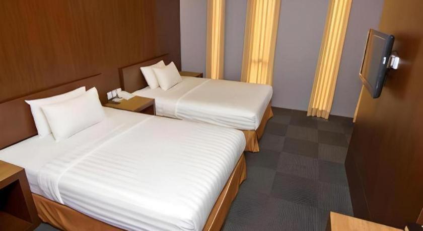 Plan B Hotel Padang  Eksteriør bilde