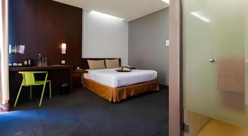 Plan B Hotel Padang  Eksteriør bilde