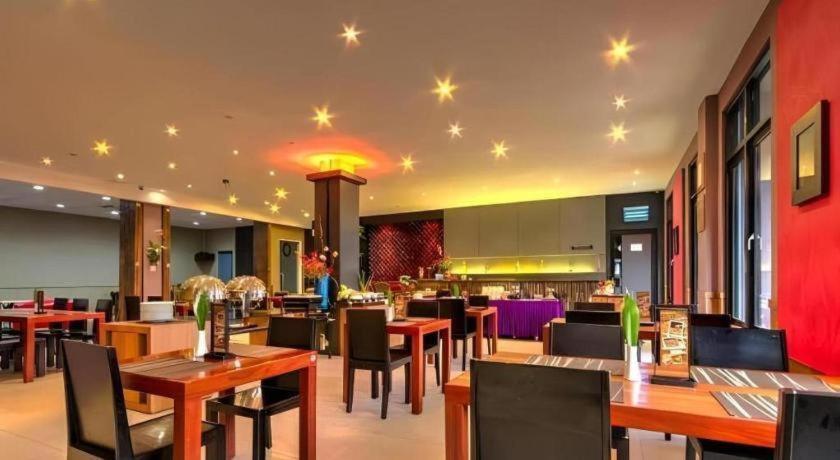 Plan B Hotel Padang  Eksteriør bilde