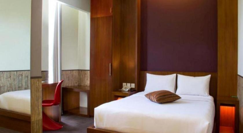 Plan B Hotel Padang  Eksteriør bilde