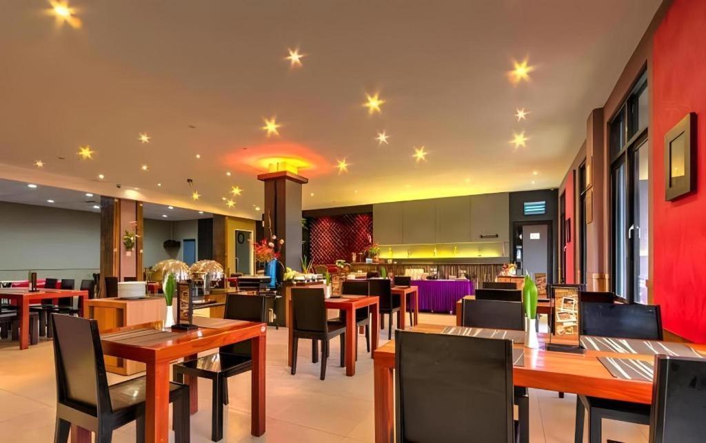 Plan B Hotel Padang  Eksteriør bilde